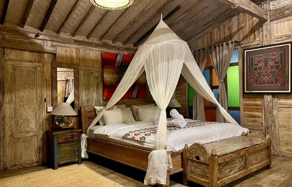 Wooden Cabin in Jimbaran Overlay Image