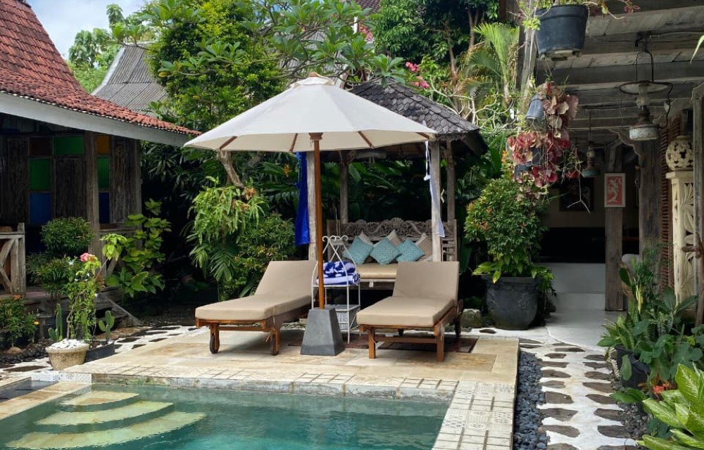 Wooden Cabin in Jimbaran Choosing Between Budget and Comfort in Bali: How Travelers Decide What Really Matters Pictures