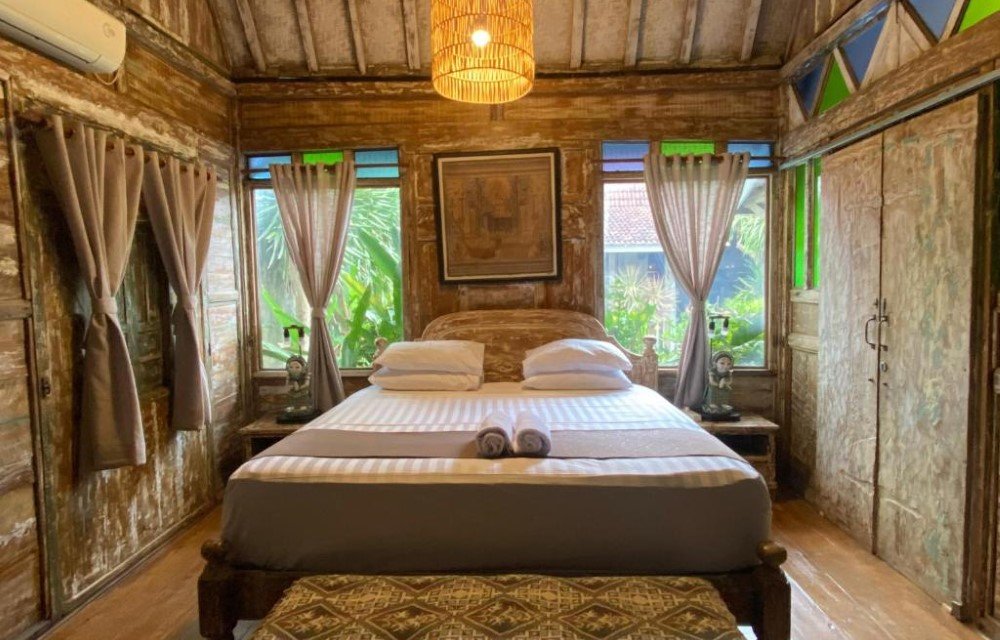 Lavender Cabin at Wooden Cabin in Jimbaran Picture